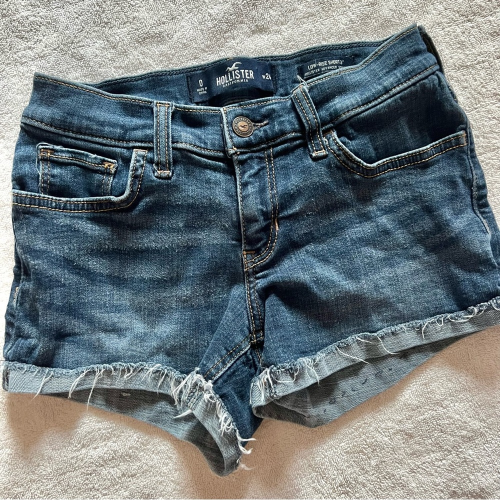 Hollister - Women’s (Sz 0, W24) Advanced Stretch Low-Rise Denim Shorts 3 in”